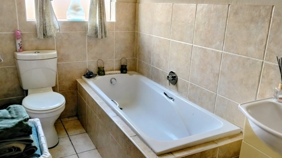 2 Bedroom Property for Sale in Noordheuwel Gauteng