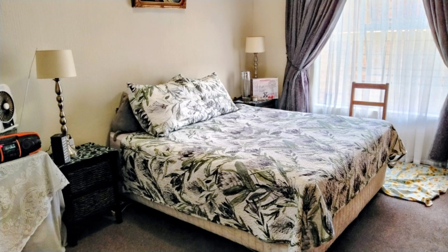 2 Bedroom Property for Sale in Noordheuwel Gauteng