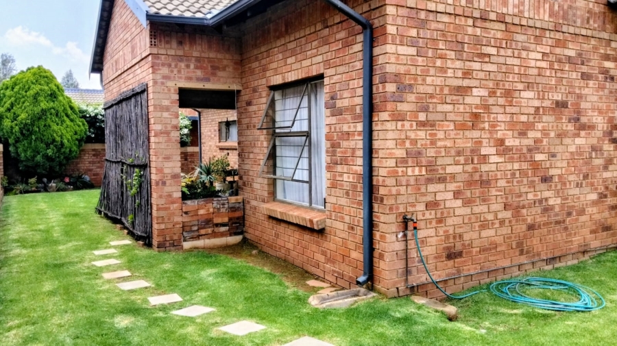 2 Bedroom Property for Sale in Noordheuwel Gauteng