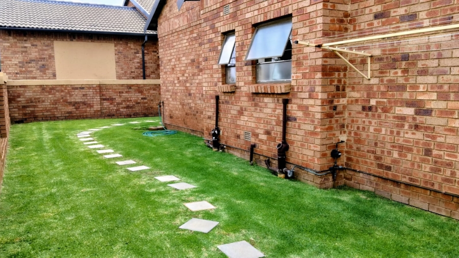 2 Bedroom Property for Sale in Noordheuwel Gauteng