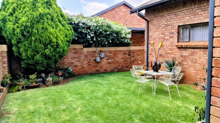 2 Bedroom Property for Sale in Noordheuwel Gauteng