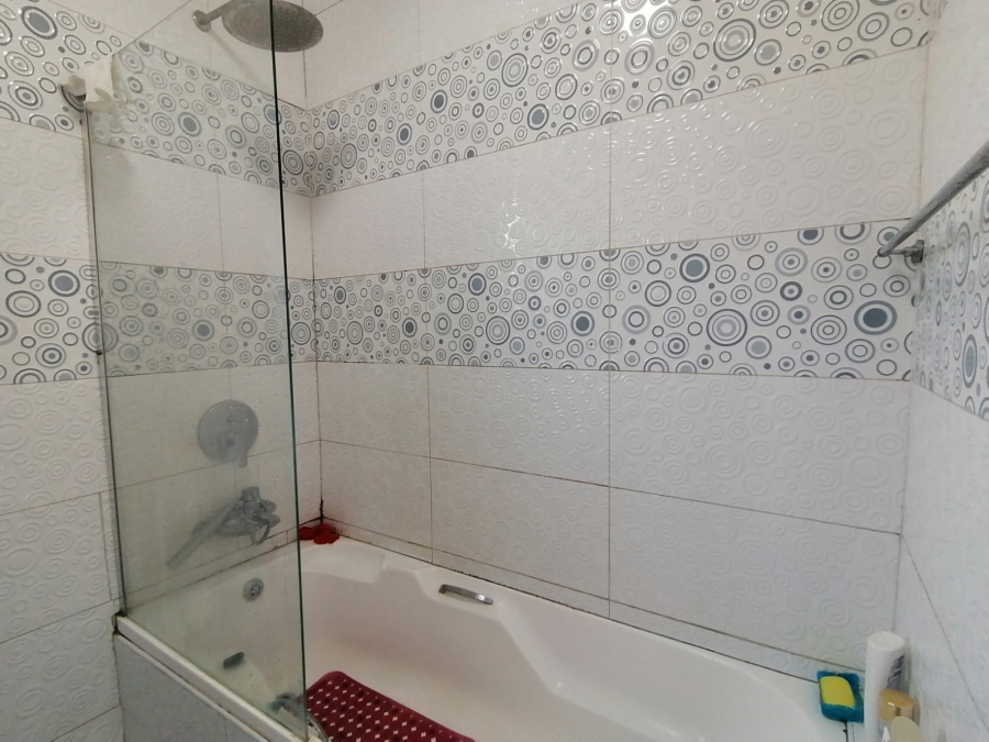 3 Bedroom Property for Sale in Roodepoort Gauteng