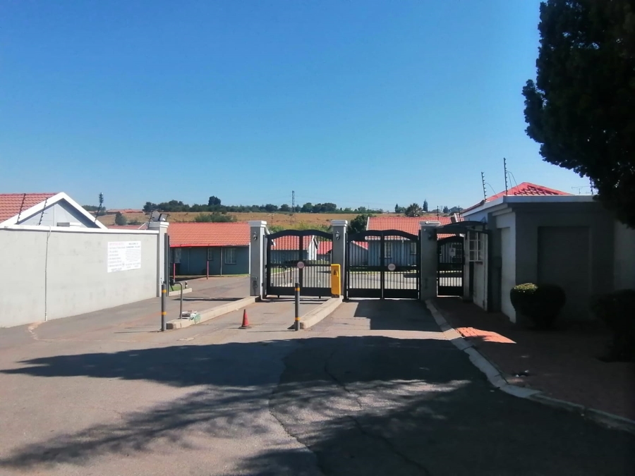 3 Bedroom Property for Sale in Roodepoort Gauteng