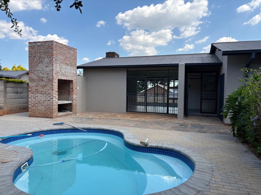 3 Bedroom Property for Sale in Waverley Gauteng