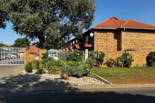 To Let 2 Bedroom Property for Rent in Rietfontein Gauteng