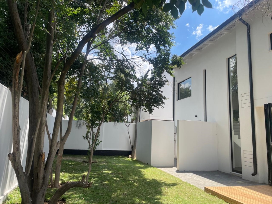 To Let 4 Bedroom Property for Rent in Bryanston Gauteng