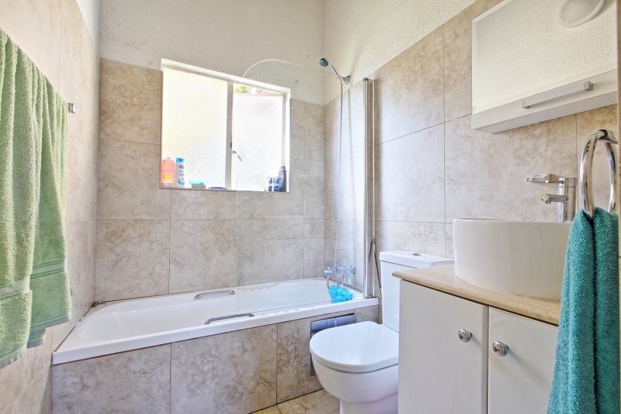 2 Bedroom Property for Sale in Lonehill Gauteng