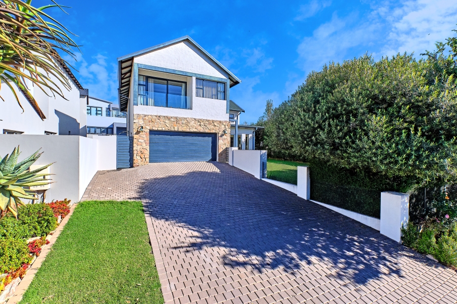 To Let 4 Bedroom Property for Rent in Waterfall Country Village Gauteng