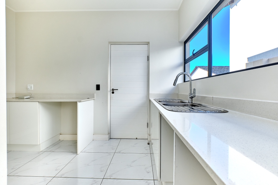 To Let 4 Bedroom Property for Rent in Waterfall Country Village Gauteng