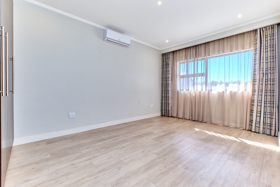 To Let 4 Bedroom Property for Rent in Waterfall Country Village Gauteng