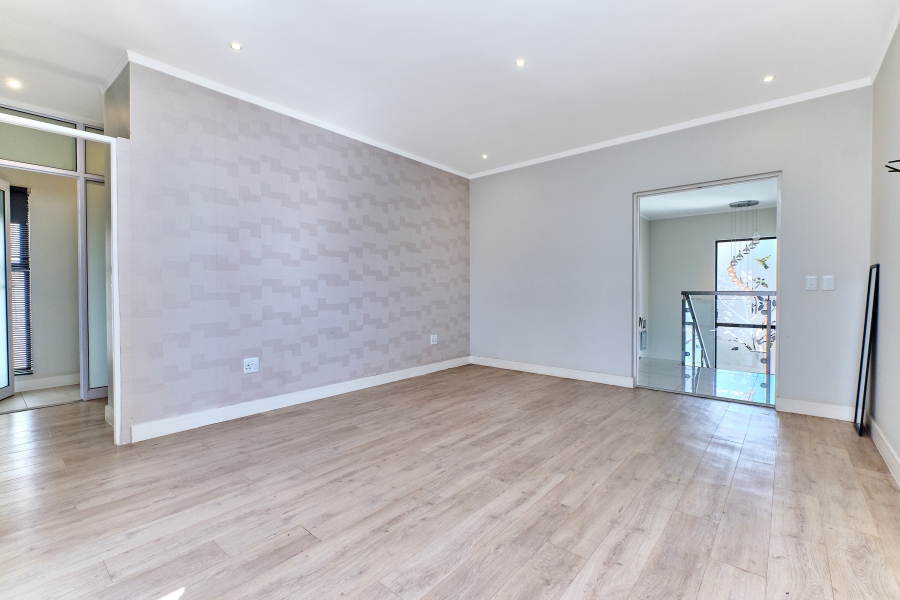 To Let 4 Bedroom Property for Rent in Waterfall Country Village Gauteng