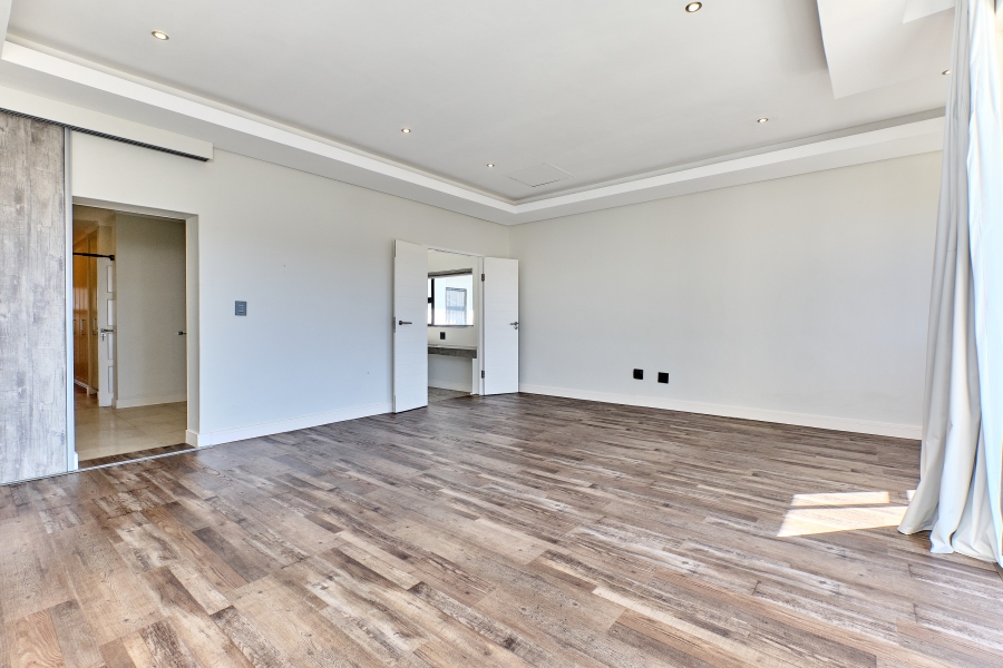 To Let 4 Bedroom Property for Rent in Waterfall Country Village Gauteng