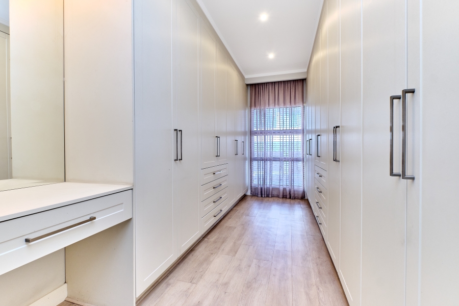 To Let 4 Bedroom Property for Rent in Waterfall Country Village Gauteng