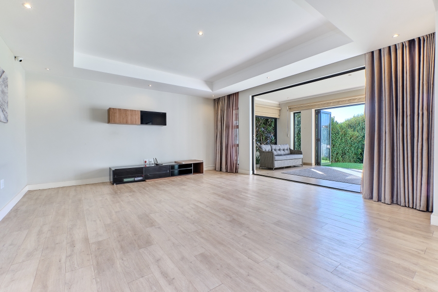 To Let 4 Bedroom Property for Rent in Waterfall Country Village Gauteng