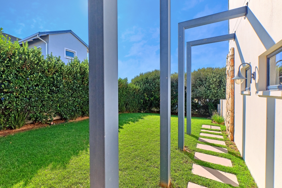 To Let 4 Bedroom Property for Rent in Waterfall Country Village Gauteng