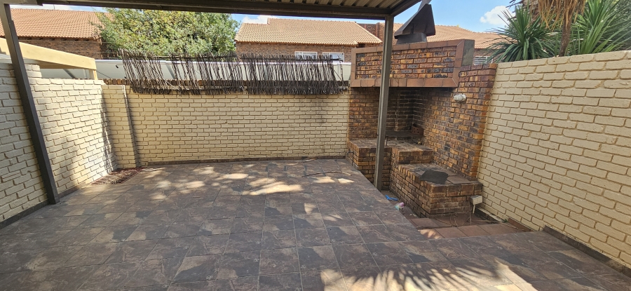 3 Bedroom Property for Sale in New Redruth Gauteng
