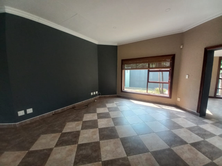 To Let 3 Bedroom Property for Rent in Sonneveld Gauteng