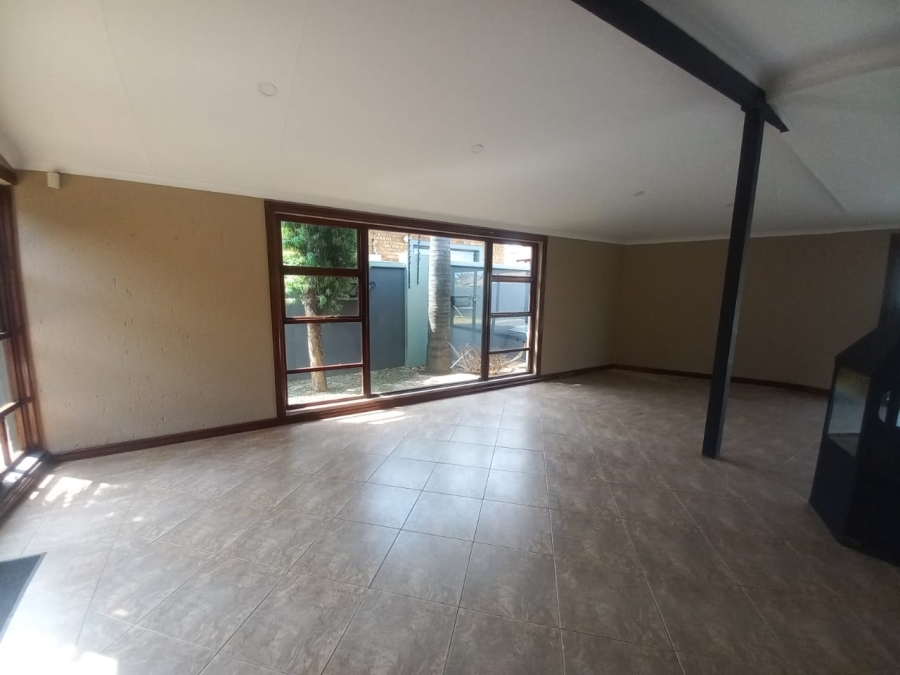 To Let 3 Bedroom Property for Rent in Sonneveld Gauteng