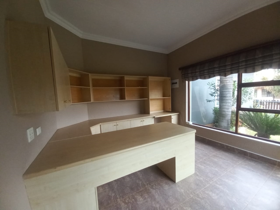 To Let 3 Bedroom Property for Rent in Sonneveld Gauteng