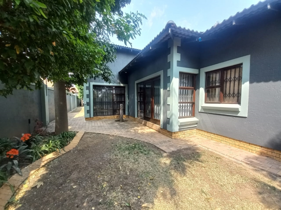 To Let 3 Bedroom Property for Rent in Sonneveld Gauteng