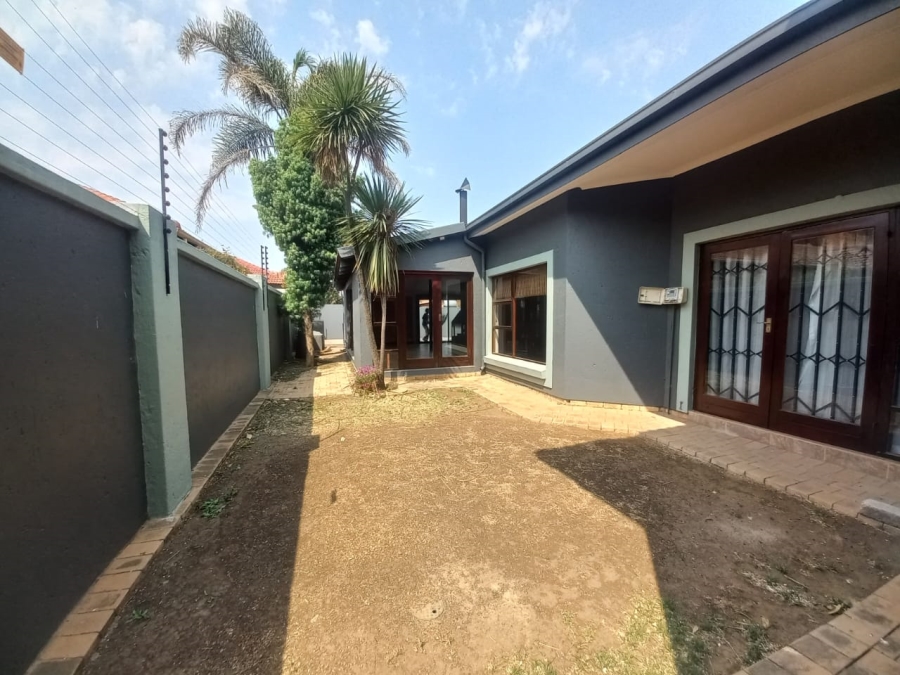 To Let 3 Bedroom Property for Rent in Sonneveld Gauteng