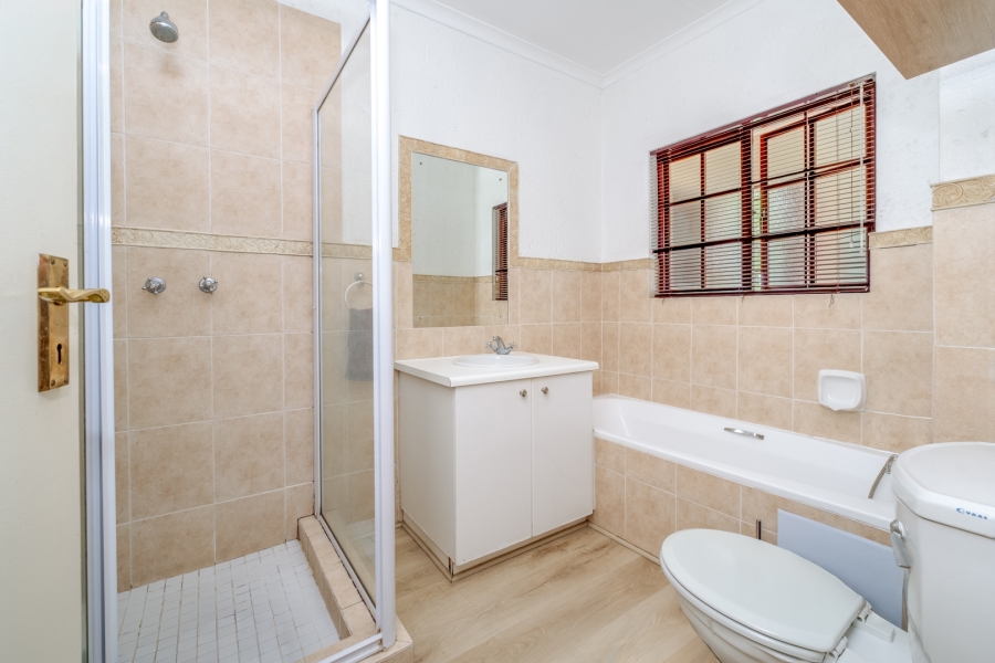 1 Bedroom Property for Sale in Lonehill Gauteng