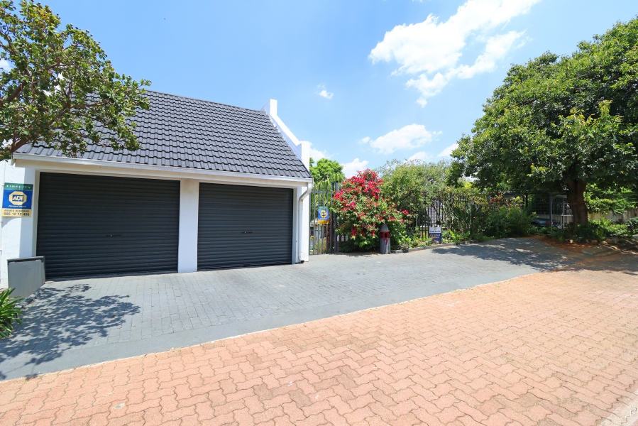 3 Bedroom Property for Sale in Hurlingham Manor Gauteng