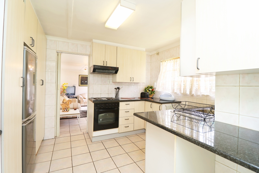 3 Bedroom Property for Sale in Hurlingham Manor Gauteng