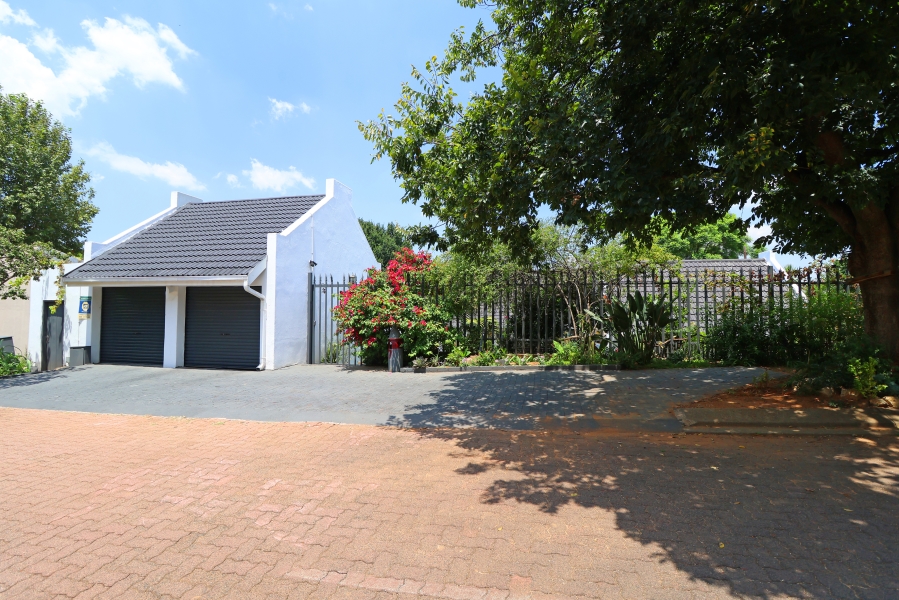 3 Bedroom Property for Sale in Hurlingham Manor Gauteng