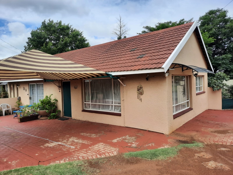 To Let 1 Bedroom Property for Rent in Brackenhurst Gauteng