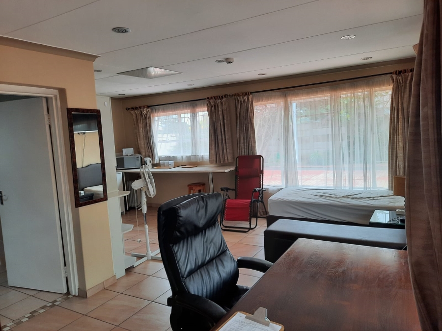 To Let 1 Bedroom Property for Rent in Brackenhurst Gauteng