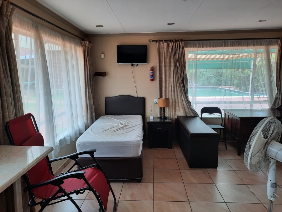 To Let 1 Bedroom Property for Rent in Brackenhurst Gauteng