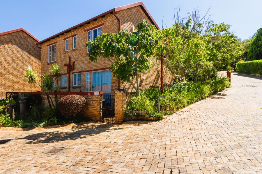 2 Bedroom Property for Sale in Wilgeheuwel Gauteng