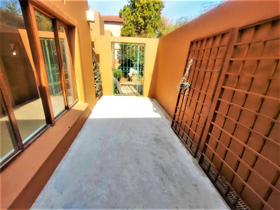 To Let 1 Bedroom Property for Rent in Greenside Gauteng