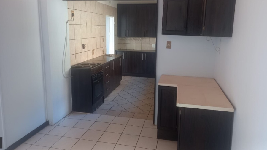 To Let 3 Bedroom Property for Rent in Kenmare Gauteng