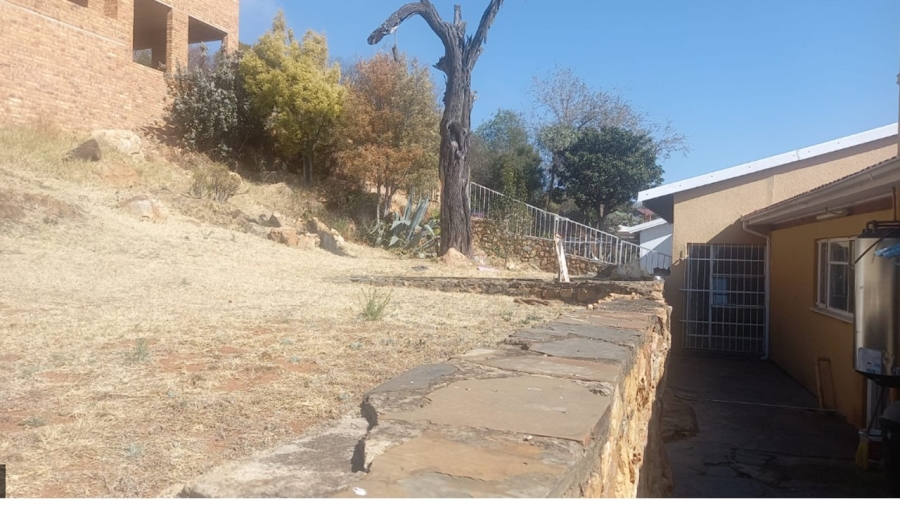 To Let 3 Bedroom Property for Rent in Kenmare Gauteng