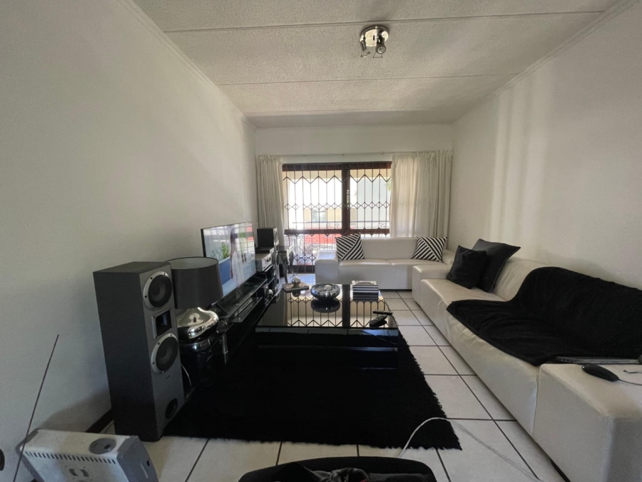 2 Bedroom Property for Sale in Beverley Gauteng