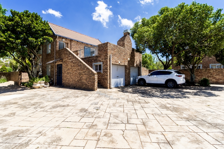 2 Bedroom Property for Sale in Rietvalleirand Gauteng