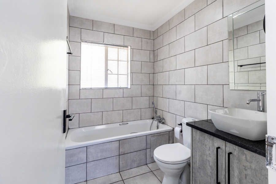 2 Bedroom Property for Sale in Rietvalleirand Gauteng