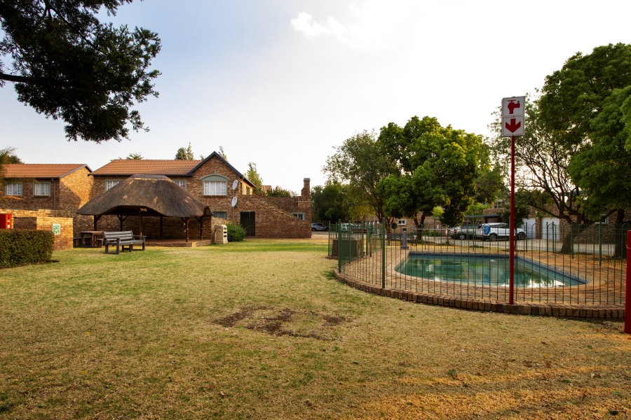 2 Bedroom Property for Sale in Rietvalleirand Gauteng