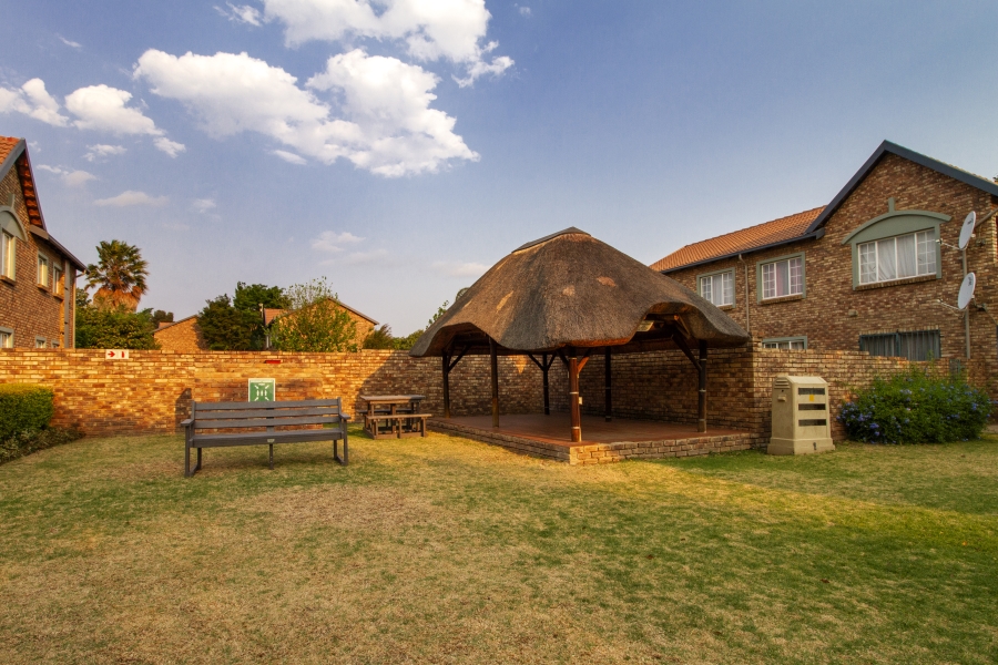 2 Bedroom Property for Sale in Rietvalleirand Gauteng