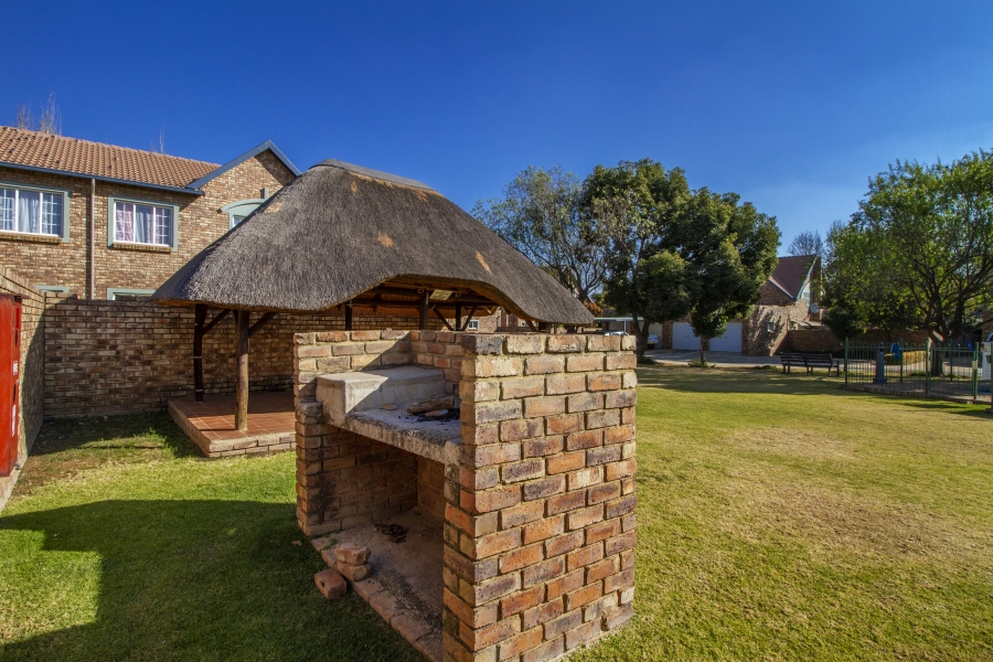 2 Bedroom Property for Sale in Rietvalleirand Gauteng