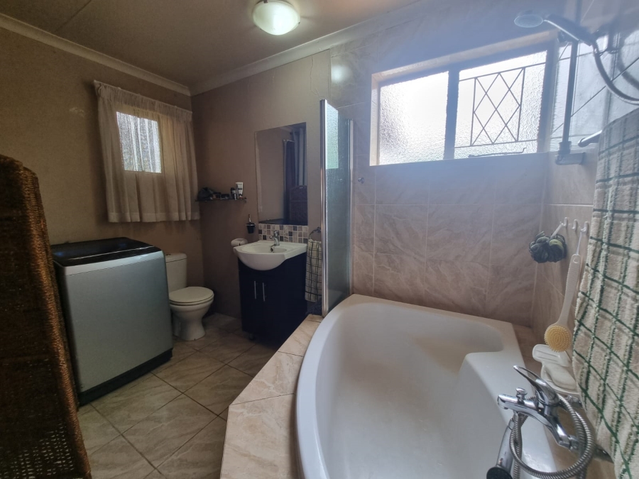 4 Bedroom Property for Sale in Meyerton Central Gauteng
