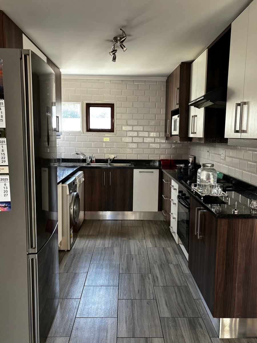 To Let 2 Bedroom Property for Rent in Morningside Gauteng