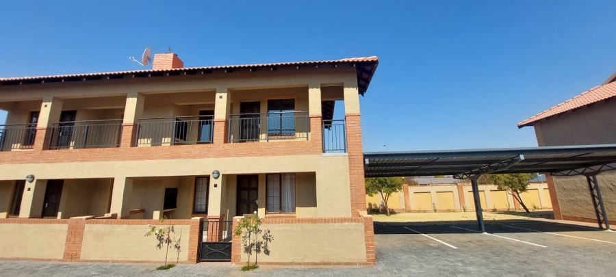 To Let 1 Bedroom Property for Rent in Kenleaf Gauteng