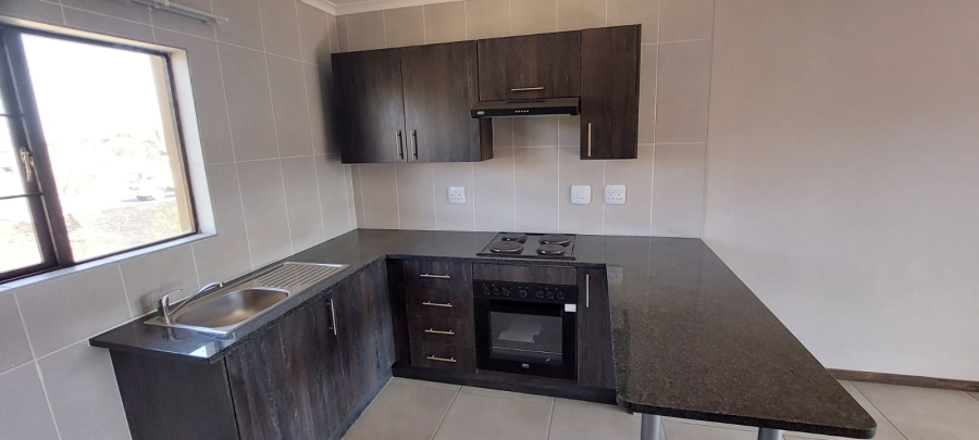 To Let 1 Bedroom Property for Rent in Kenleaf Gauteng