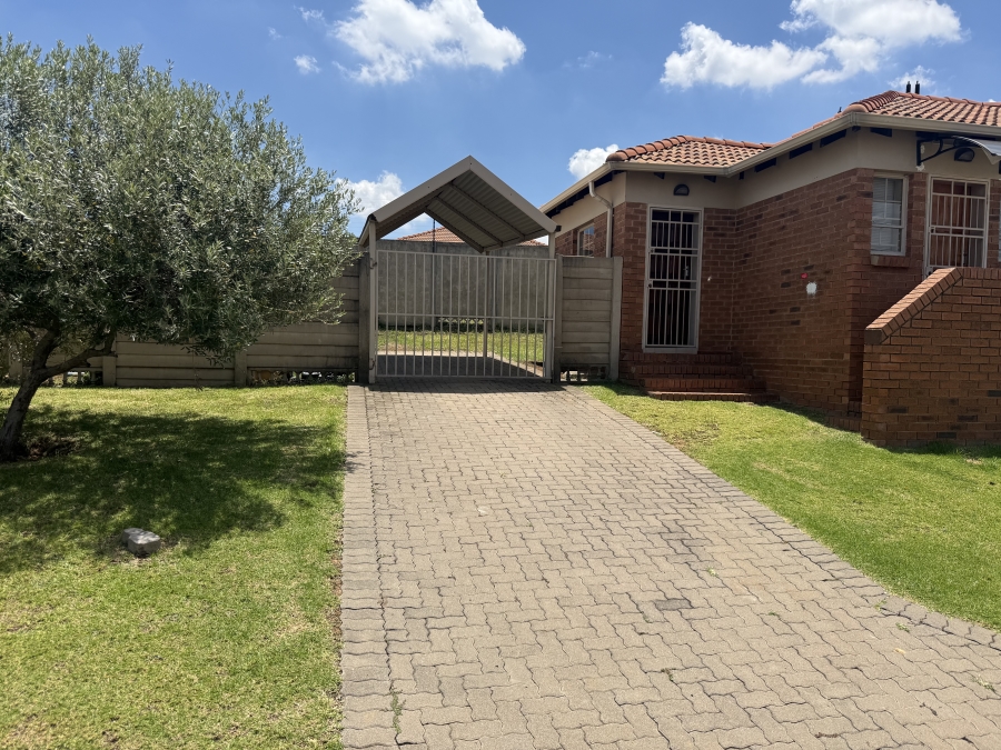 3 Bedroom Property for Sale in Thatch Hill Estate Gauteng