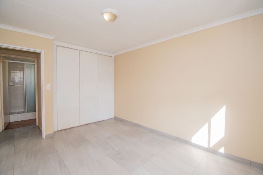 1 Bedroom Property for Sale in Robindale Gauteng