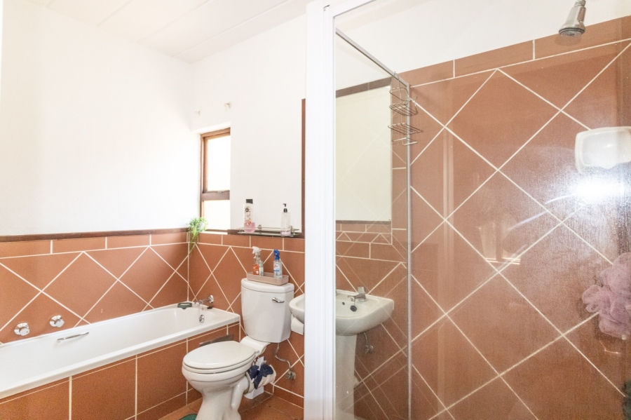 1 Bedroom Property for Sale in Douglasdale Gauteng