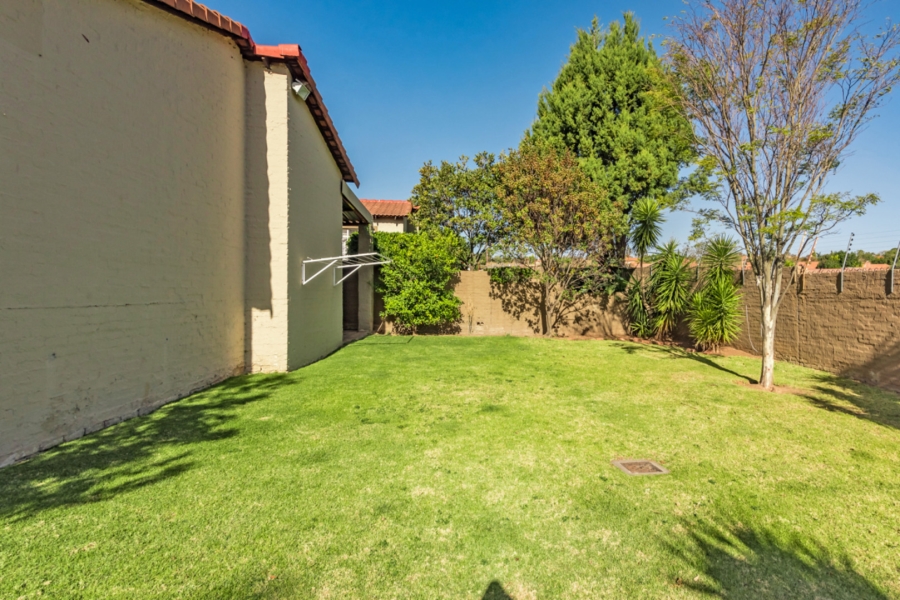 2 Bedroom Property for Sale in Honeydew Manor Gauteng